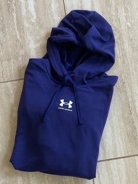 UNDER ARMOUR loose fit sweatshirt M